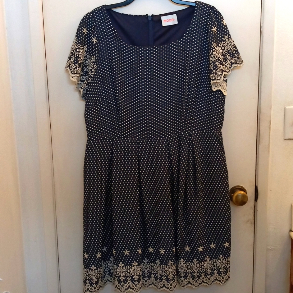 NWOT ModCloth Moon Navy/Cream Embroidered Dress